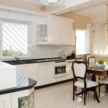 Modern Flat Overlooking The Gulf 300m To The Beach Apartamento Verga Kalamata