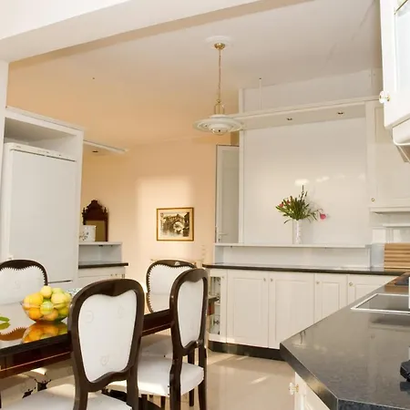 Modern Flat Overlooking The Gulf 300m To The Beach Διαμέρισμα *